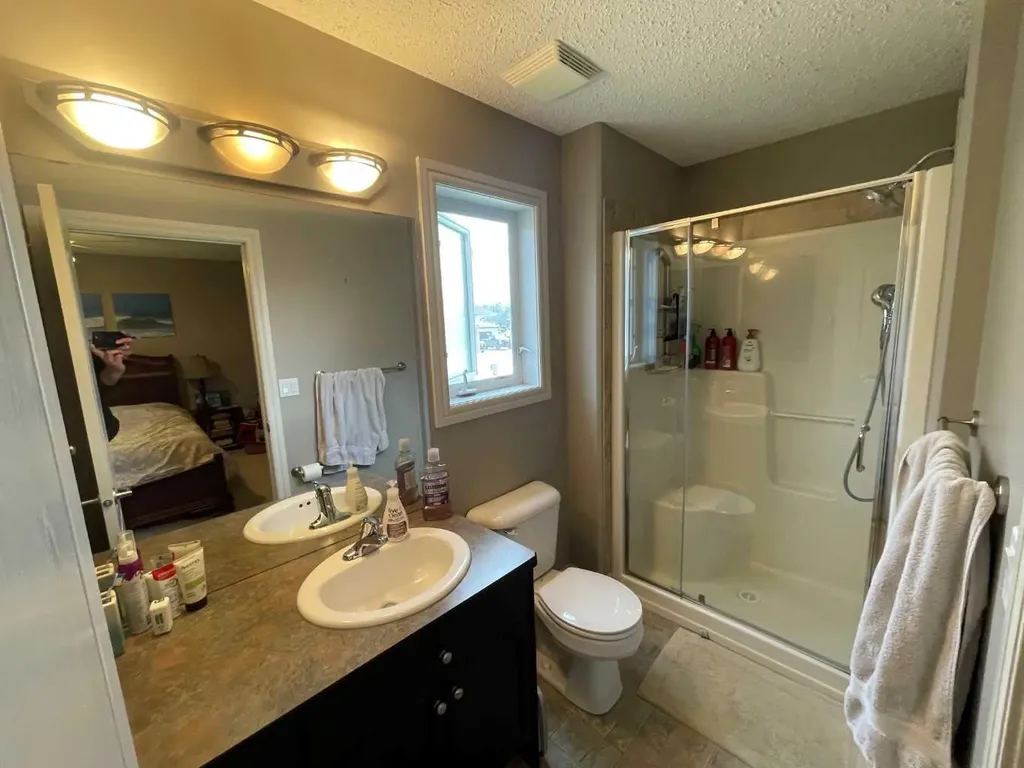 18 Park Point Whitecourt AB T7S 1W9