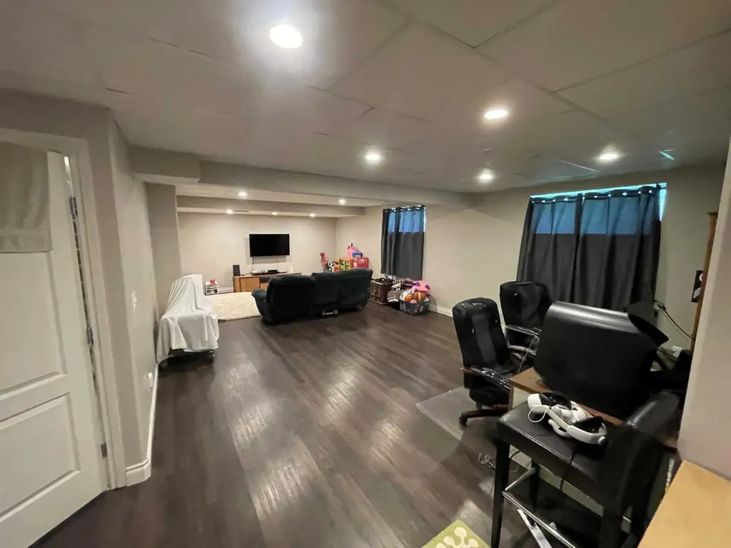 18 Park Point Whitecourt AB T7S 1W9
