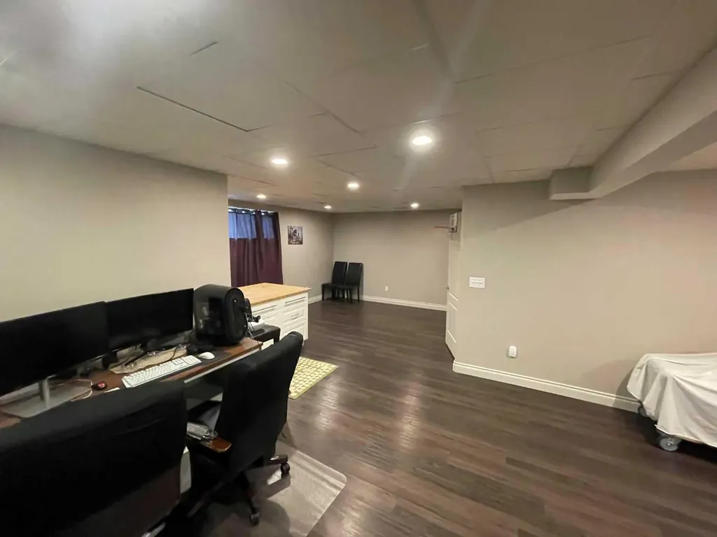 18 Park Point Whitecourt AB T7S 1W9
