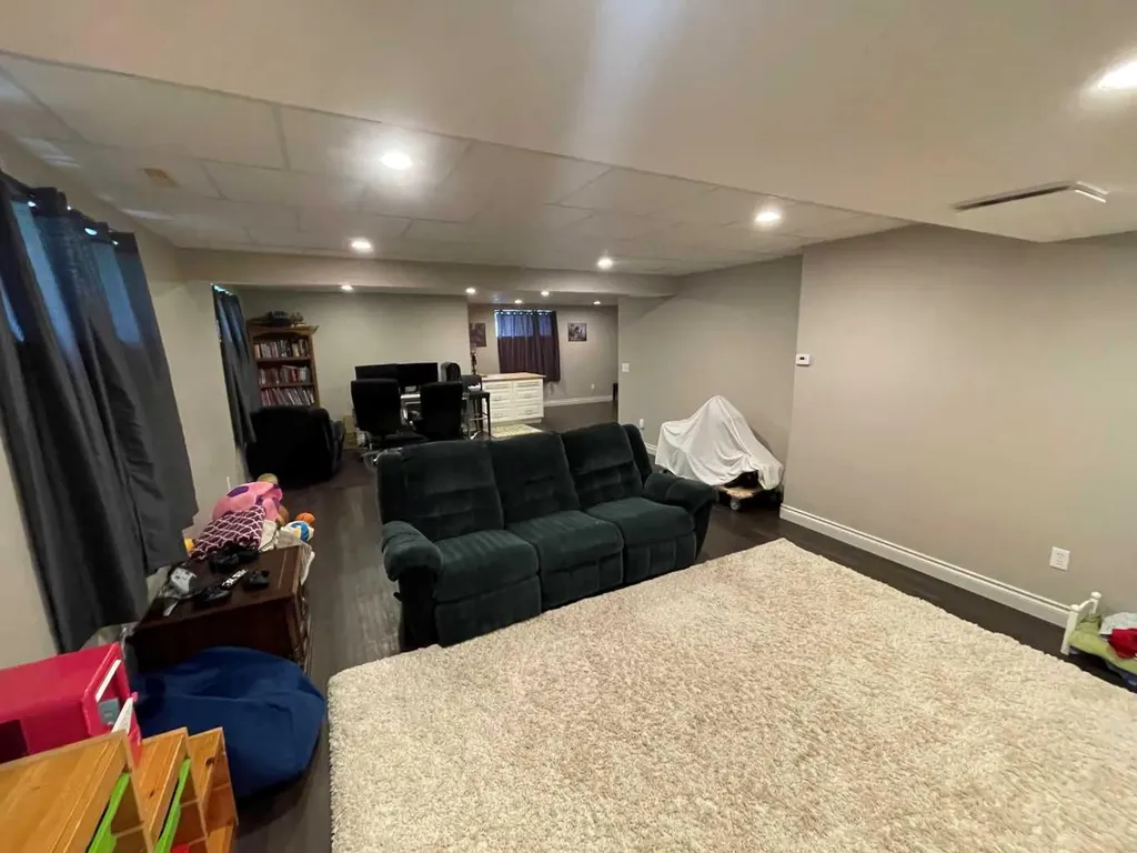 18 Park Point Whitecourt AB T7S 1W9