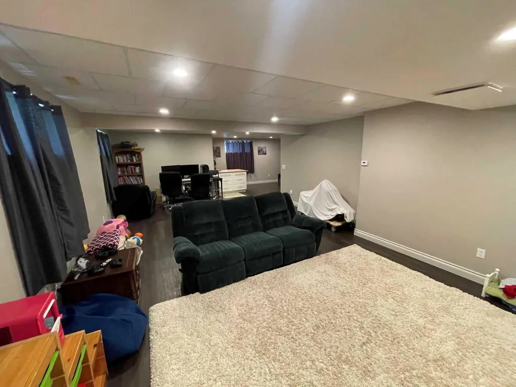 18 Park Point Whitecourt AB T7S 1W9