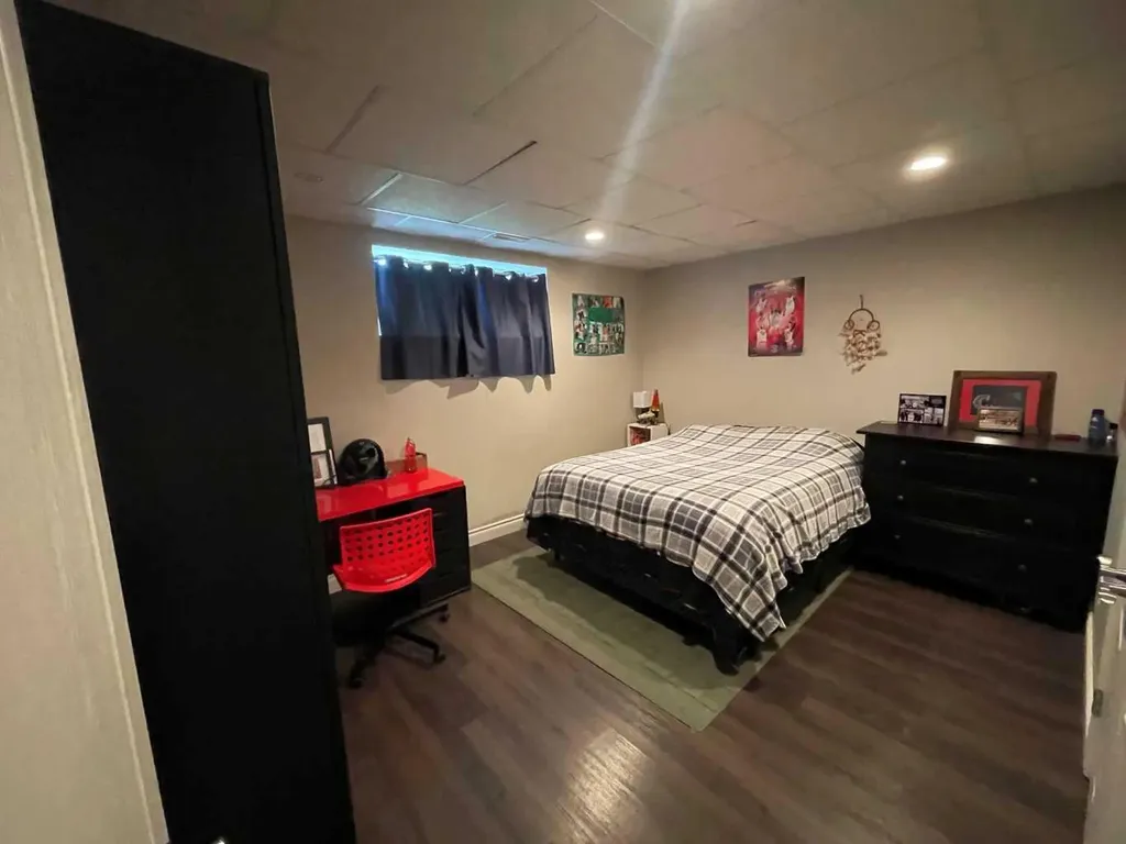 18 Park Point Whitecourt AB T7S 1W9