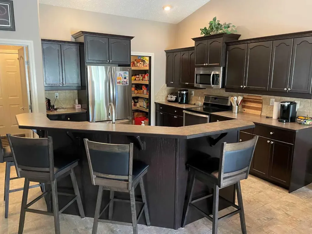 18 Park Point Whitecourt AB T7S 1W9