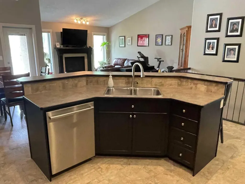 18 Park Point Whitecourt AB T7S 1W9