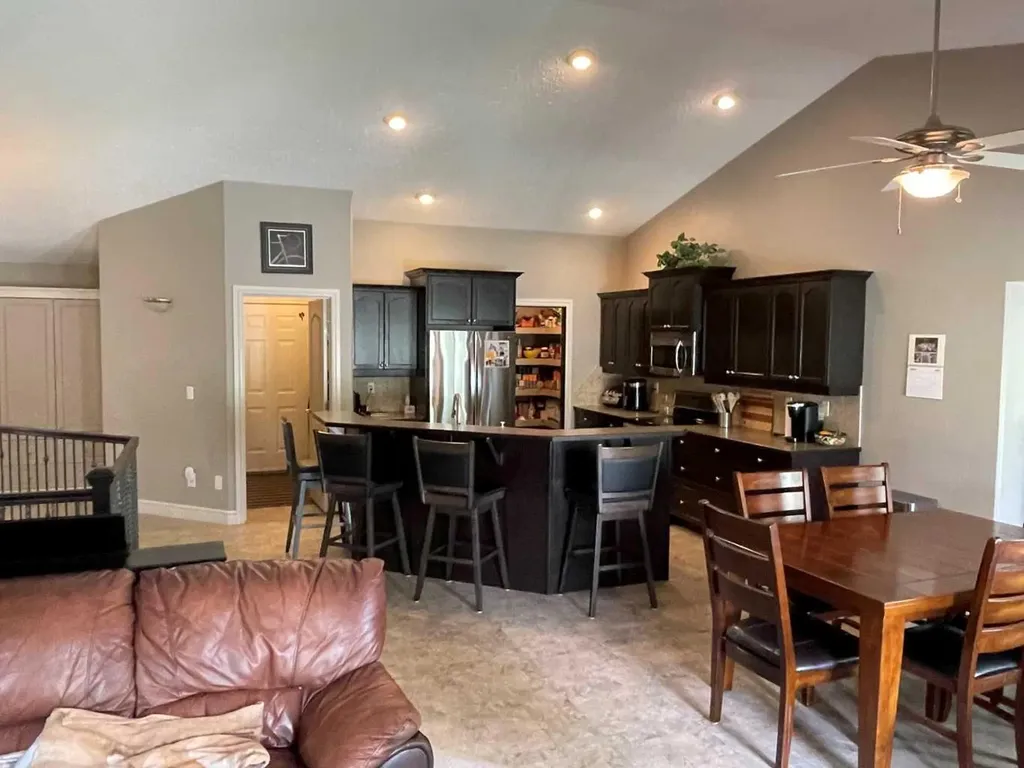 18 Park Point Whitecourt AB T7S 1W9