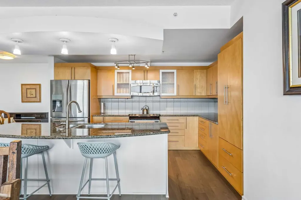 817 15 Avenue SW Calgary AB T2R0H8