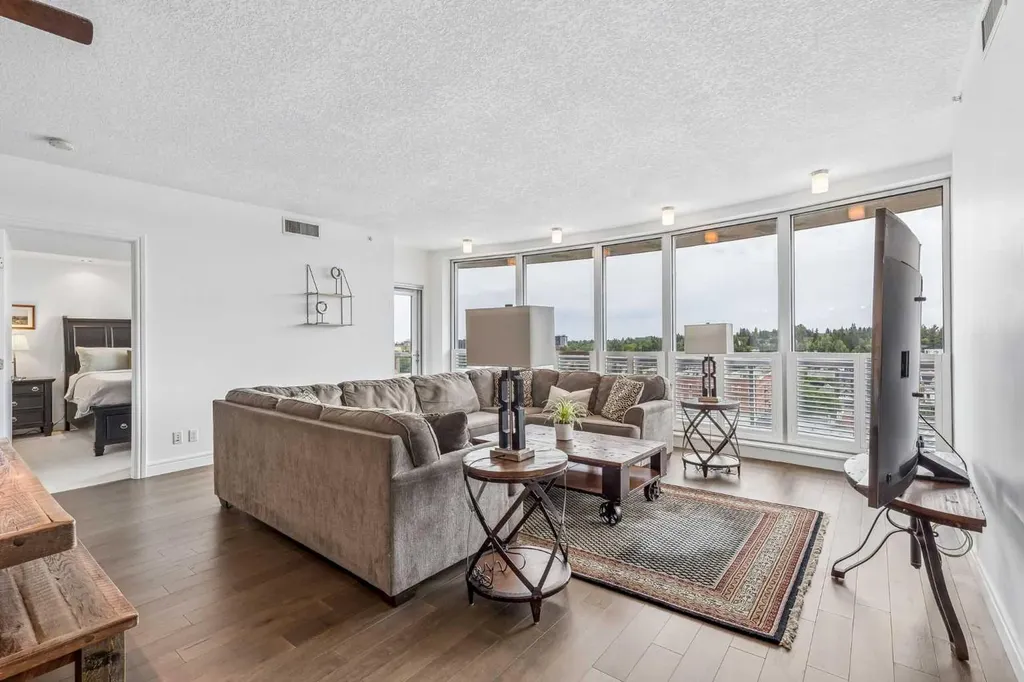 817 15 Avenue SW Calgary AB T2R0H8