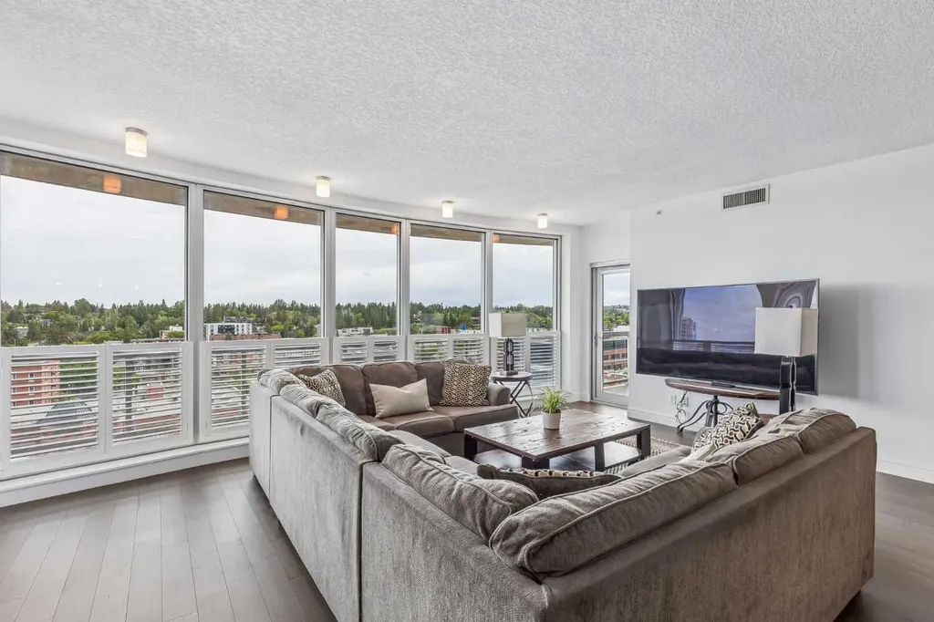 817 15 Avenue SW Calgary AB T2R0H8