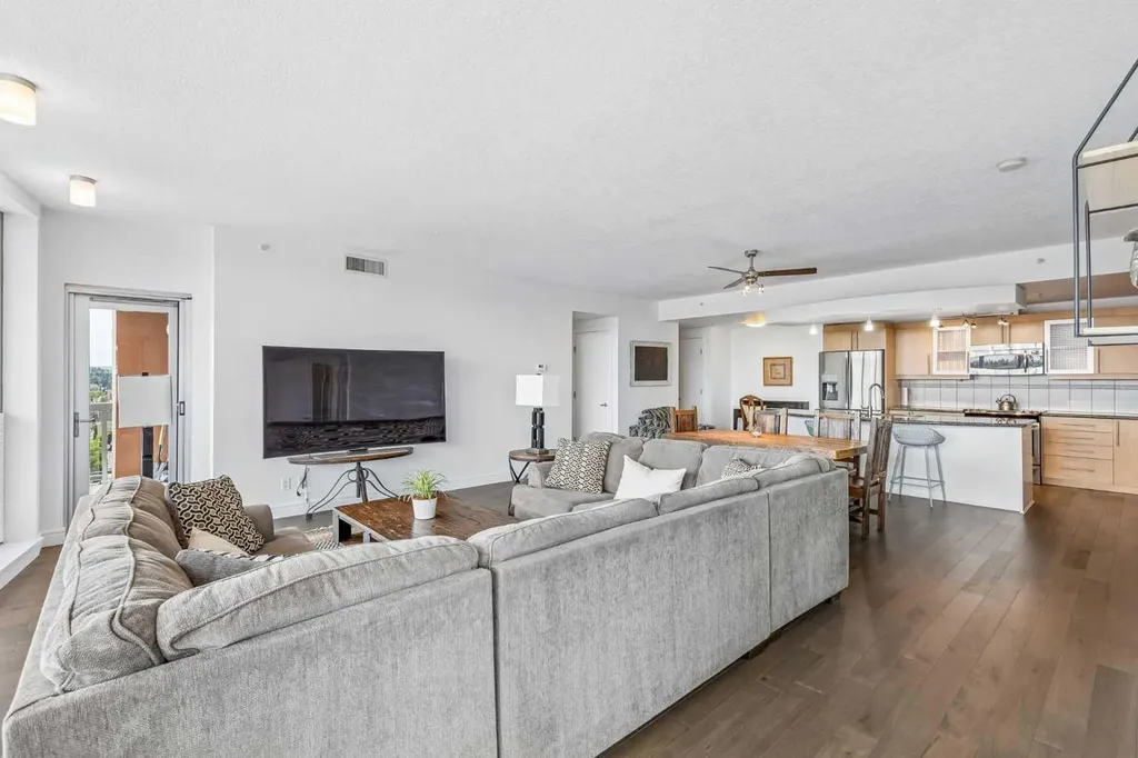 817 15 Avenue SW Calgary AB T2R0H8