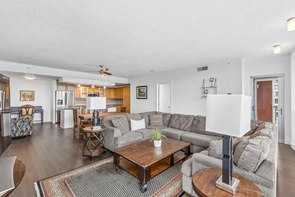 817 15 Avenue SW Calgary AB T2R0H8