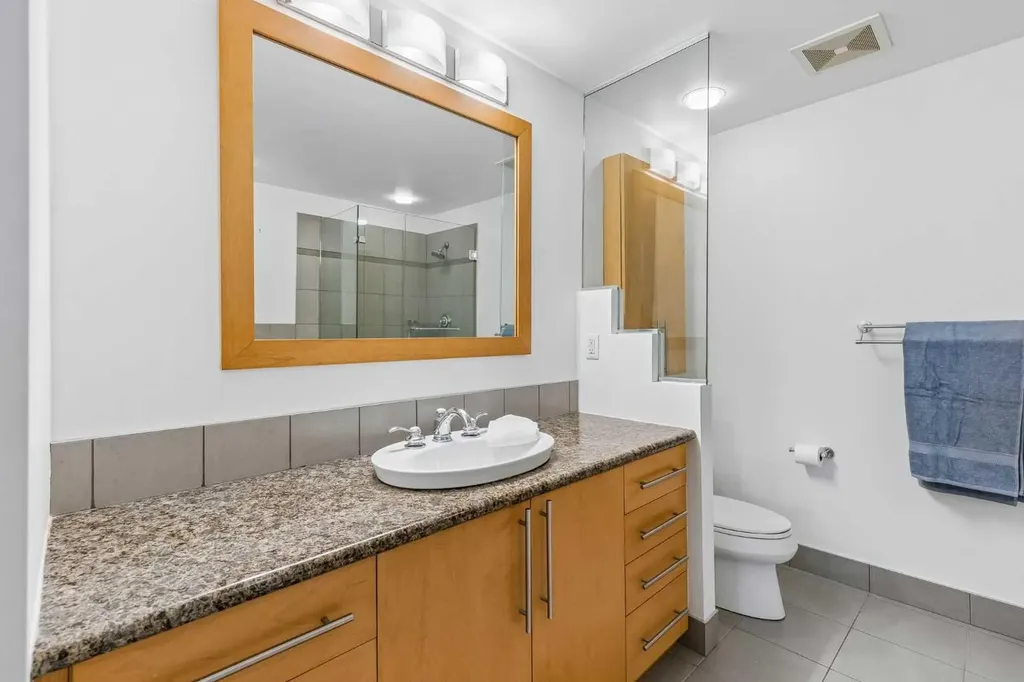 817 15 Avenue SW Calgary AB T2R0H8