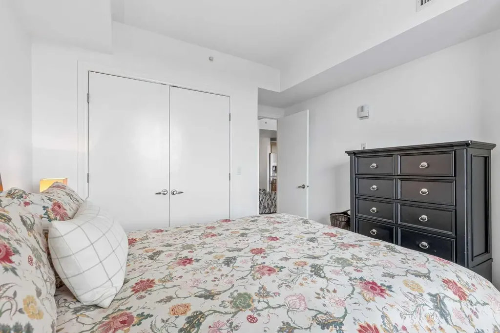 817 15 Avenue SW Calgary AB T2R0H8
