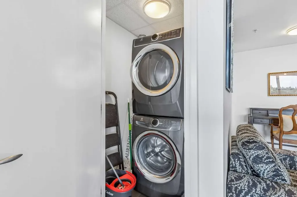 817 15 Avenue SW Calgary AB T2R0H8