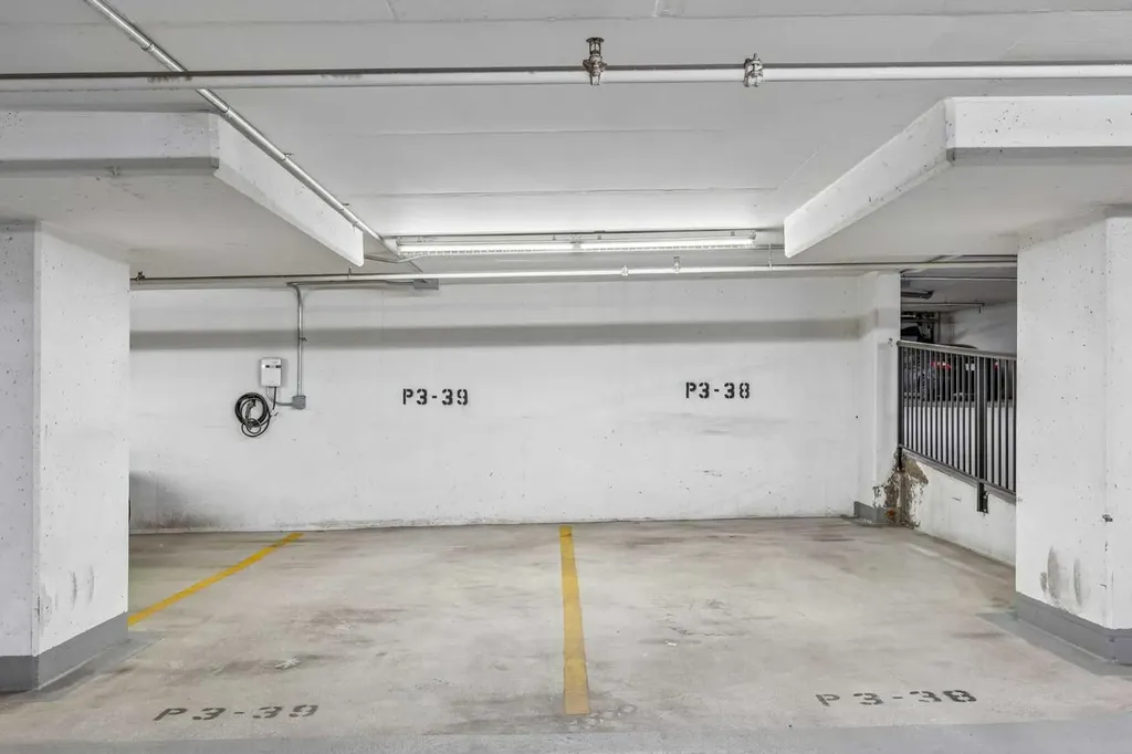 817 15 Avenue SW Calgary AB T2R0H8