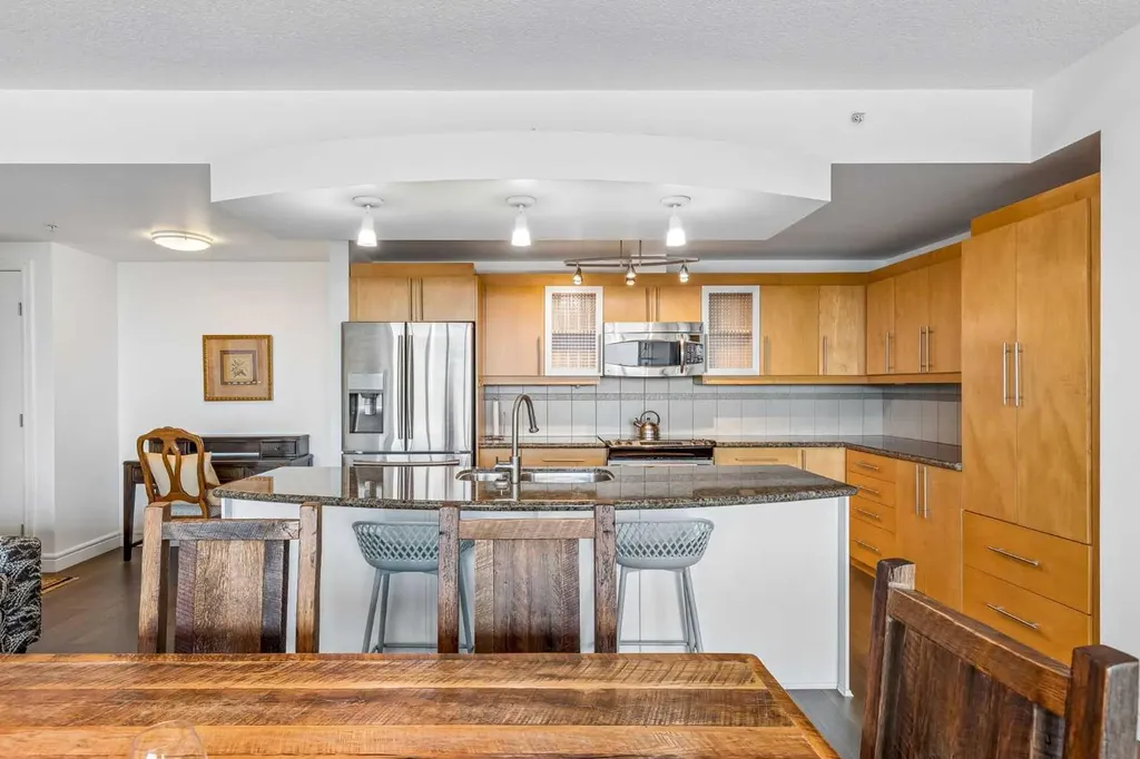 817 15 Avenue SW Calgary AB T2R0H8