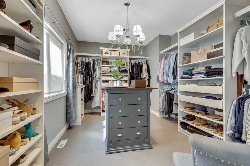 121 Cimarron Park Circle Okotoks AB T1S 2H5