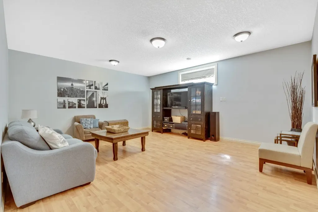 121 Cimarron Park Circle Okotoks AB T1S 2H5