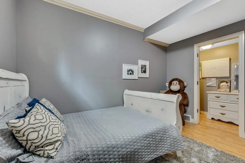 121 Cimarron Park Circle Okotoks AB T1S 2H5