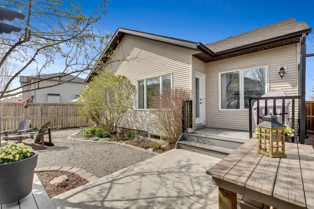 121 Cimarron Park Circle Okotoks AB T1S 2H5