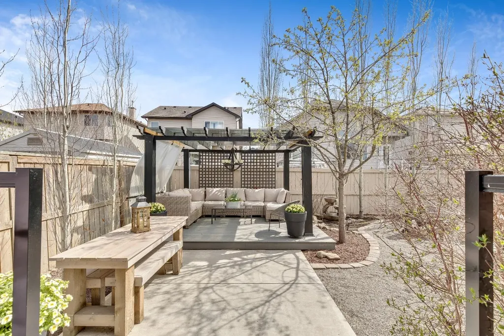 121 Cimarron Park Circle Okotoks AB T1S 2H5