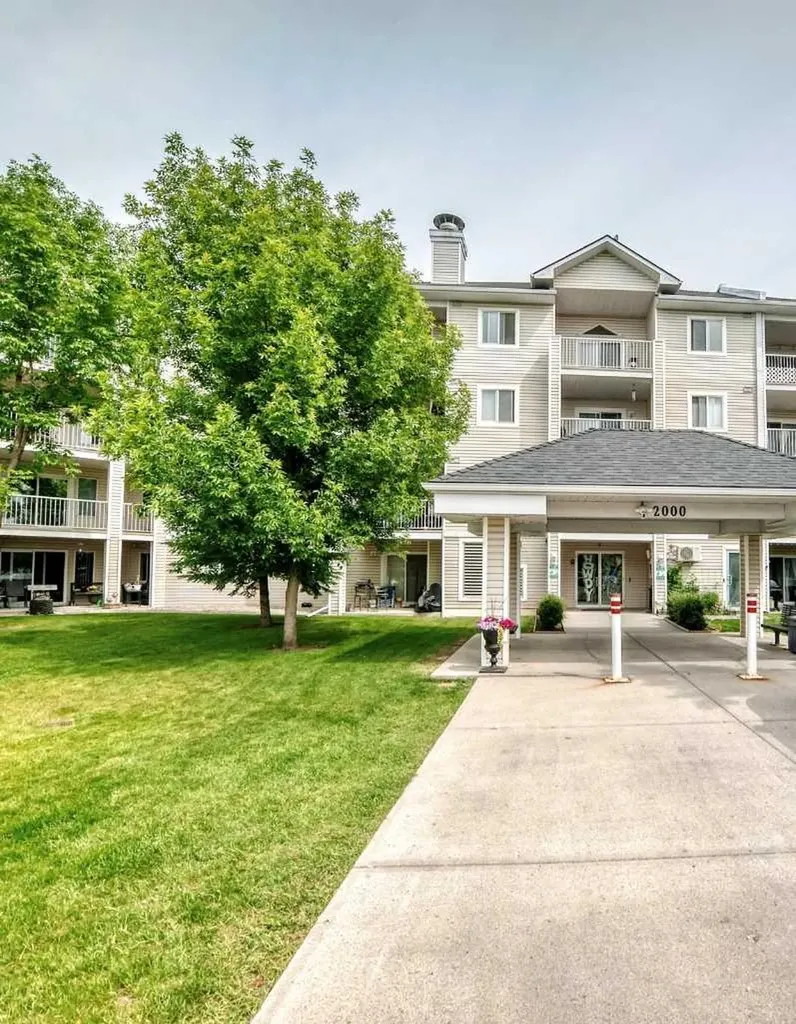 6224 17 Avenue SE Calgary AB T2A7X8
