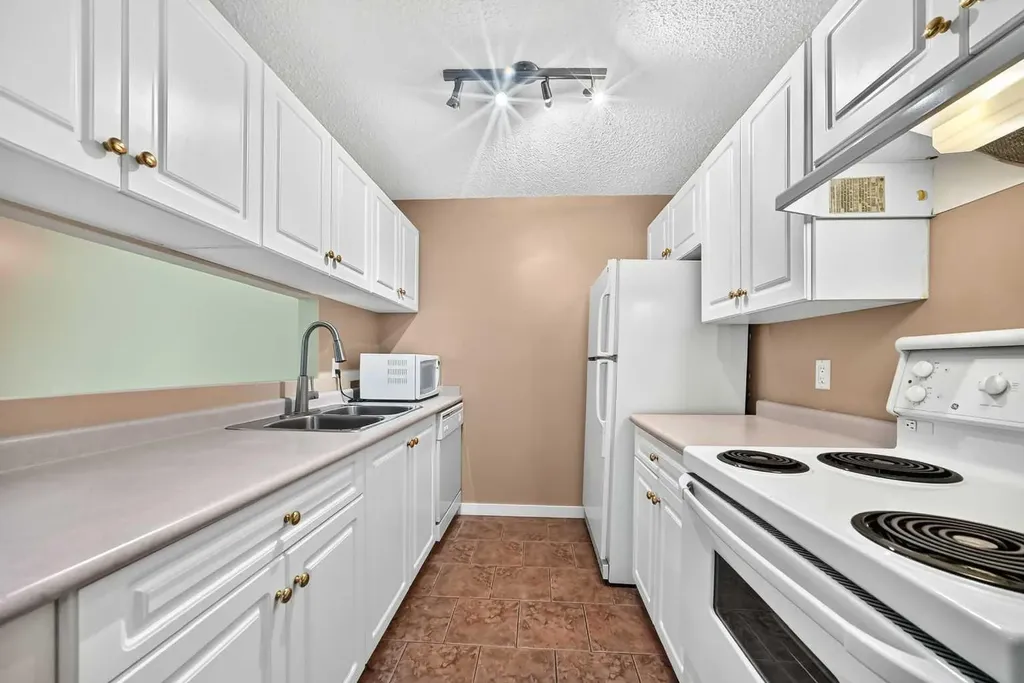6224 17 Avenue SE Calgary AB T2A7X8