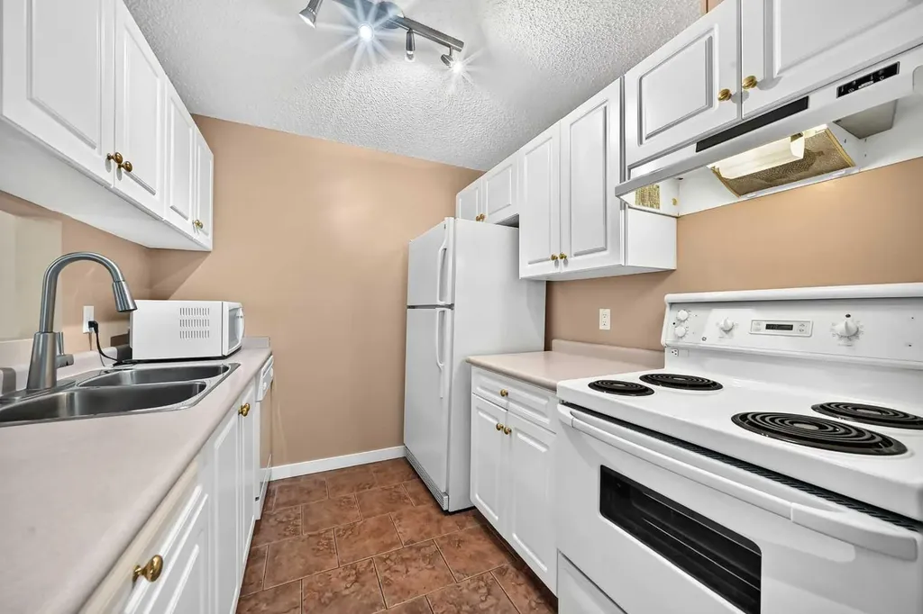 6224 17 Avenue SE Calgary AB T2A7X8