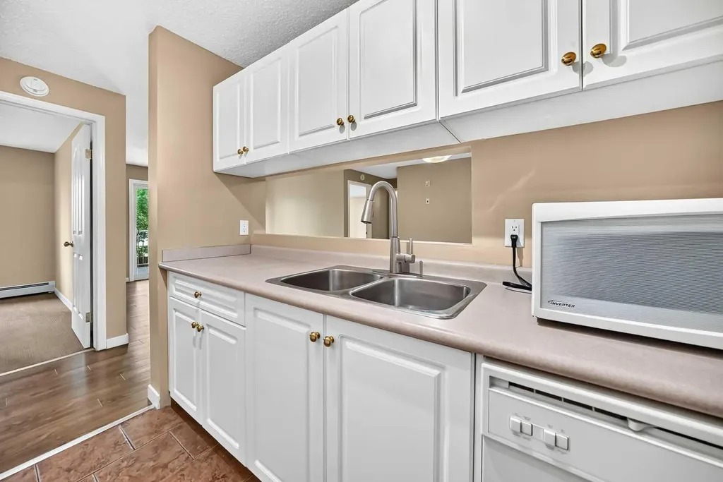6224 17 Avenue SE Calgary AB T2A7X8