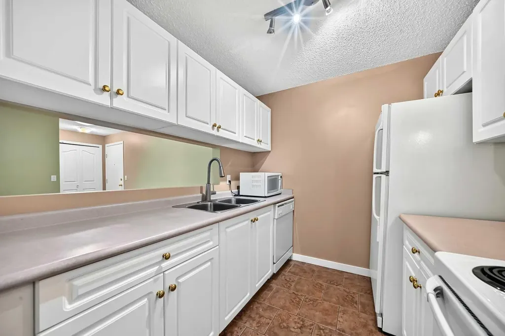 6224 17 Avenue SE Calgary AB T2A7X8