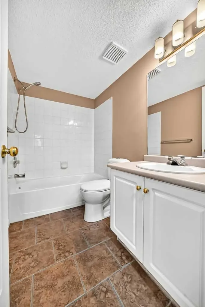 6224 17 Avenue SE Calgary AB T2A7X8