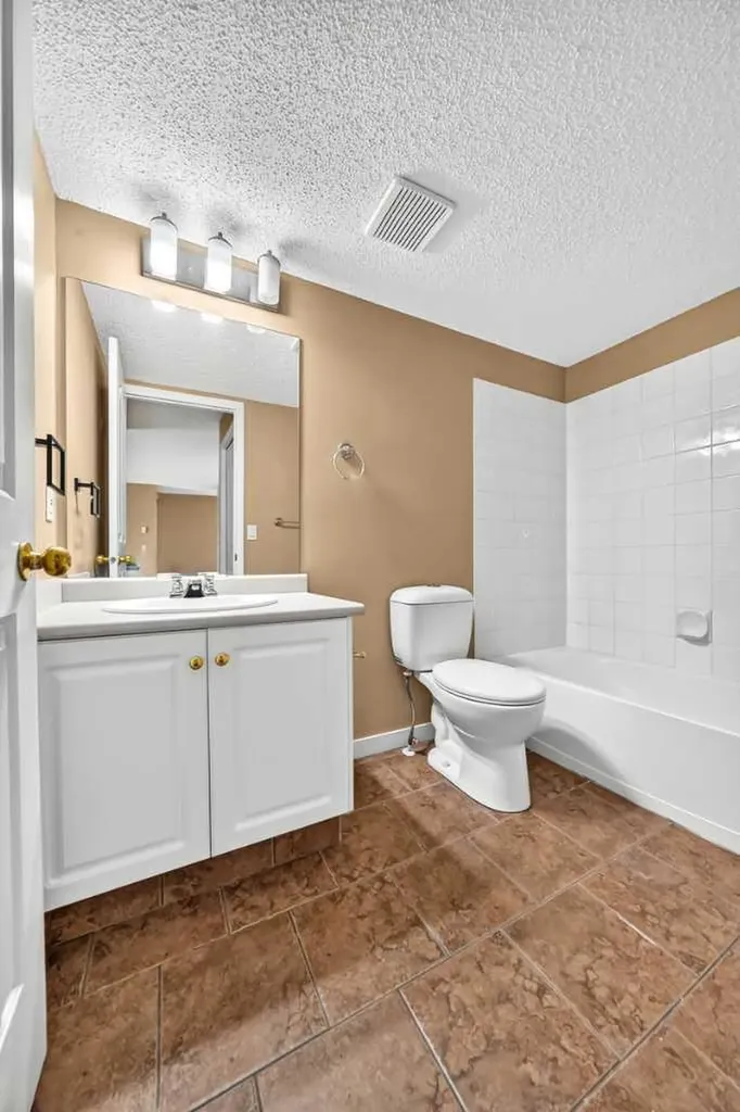 6224 17 Avenue SE Calgary AB T2A7X8