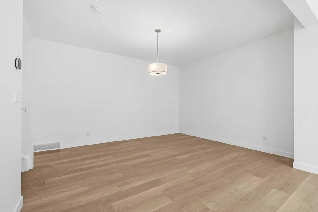 302 Baneberry Way SW Airdrie AB T4B 5R9