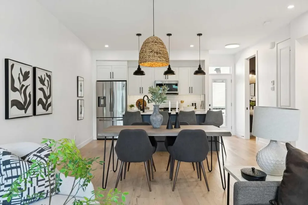 1927 42 Street NW Calgary AB T3B 5H1