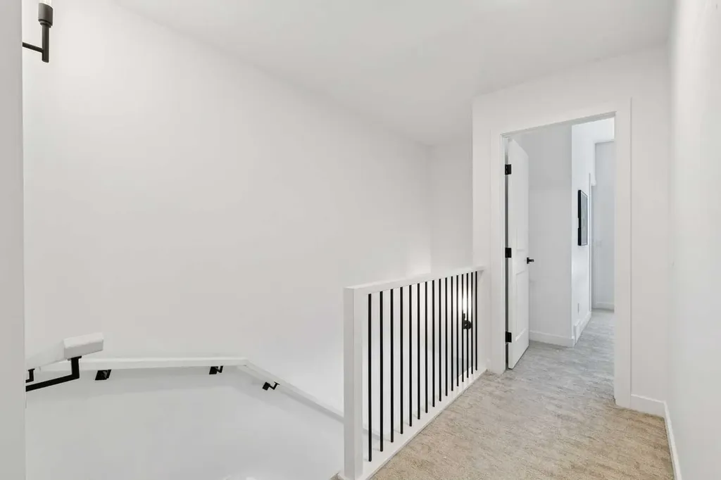 1927 42 Street NW Calgary AB T3B 5H1