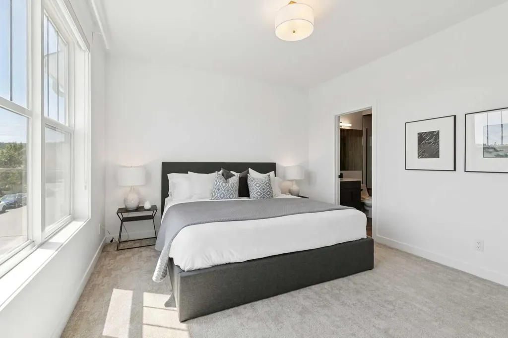 1927 42 Street NW Calgary AB T3B 5H1