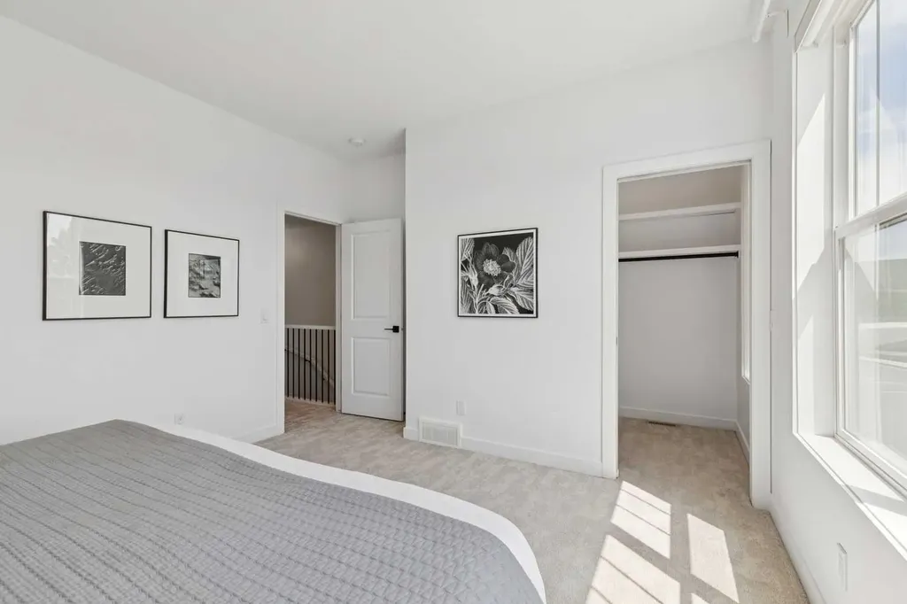 1927 42 Street NW Calgary AB T3B 5H1