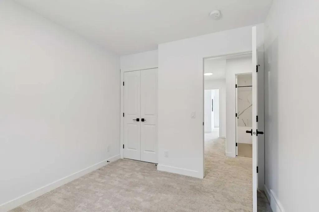 1927 42 Street NW Calgary AB T3B 5H1