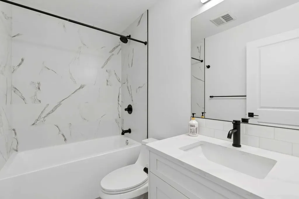 1927 42 Street NW Calgary AB T3B 5H1