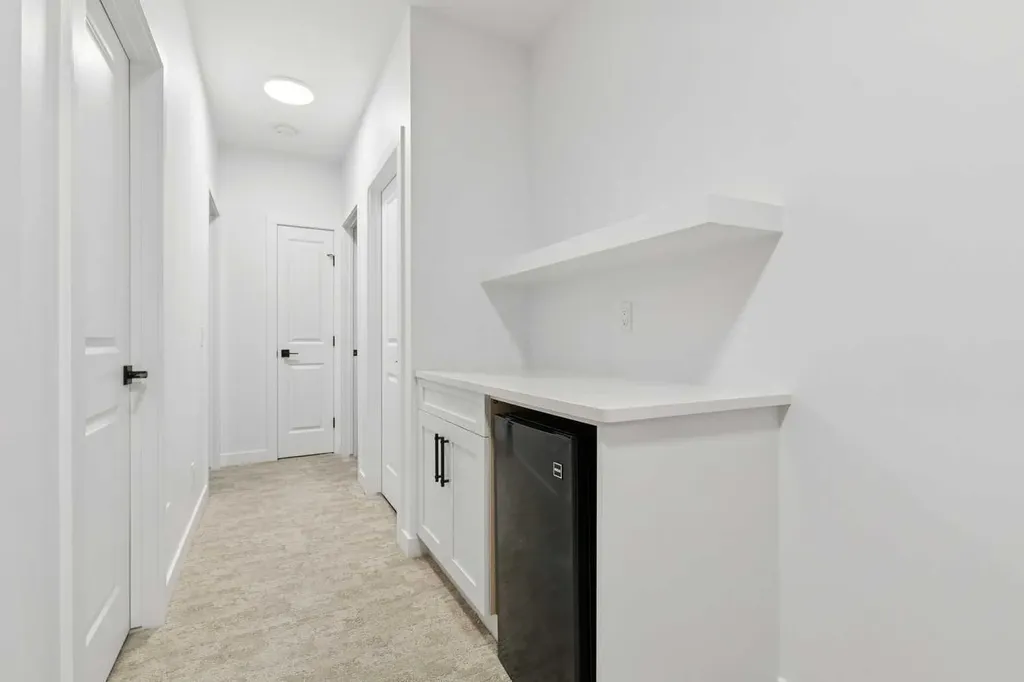 1927 42 Street NW Calgary AB T3B 5H1