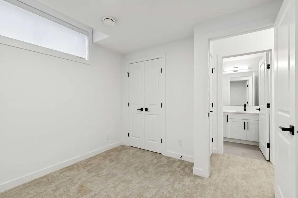1927 42 Street NW Calgary AB T3B 5H1