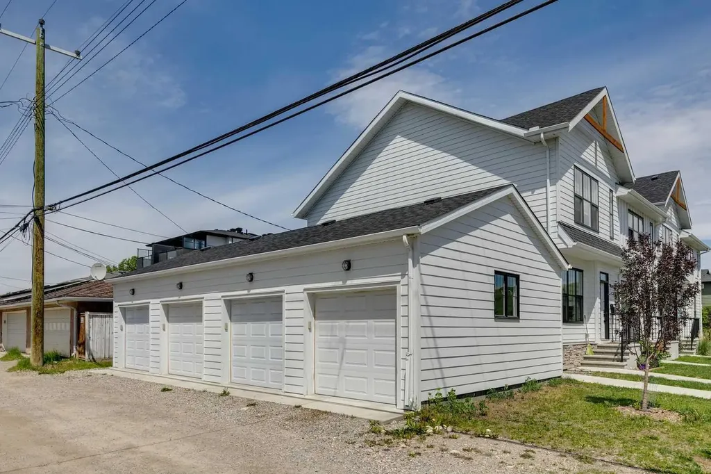 1927 42 Street NW Calgary AB T3B 5H1