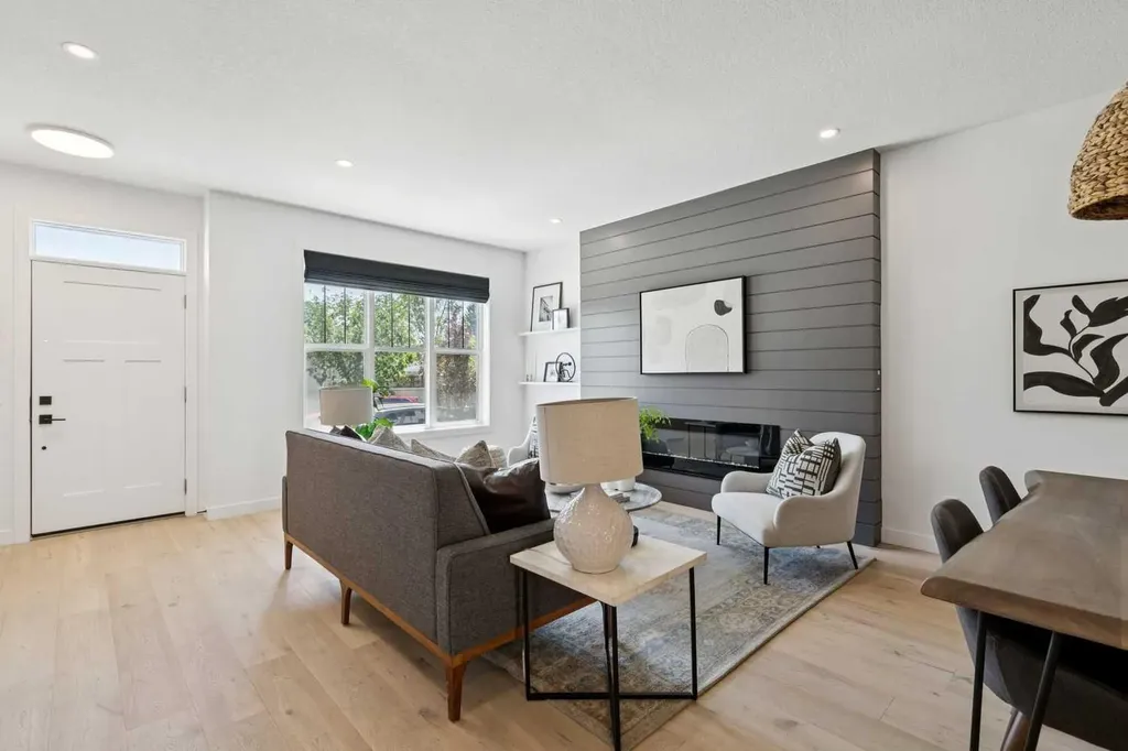 1927 42 Street NW Calgary AB T3B 5H1