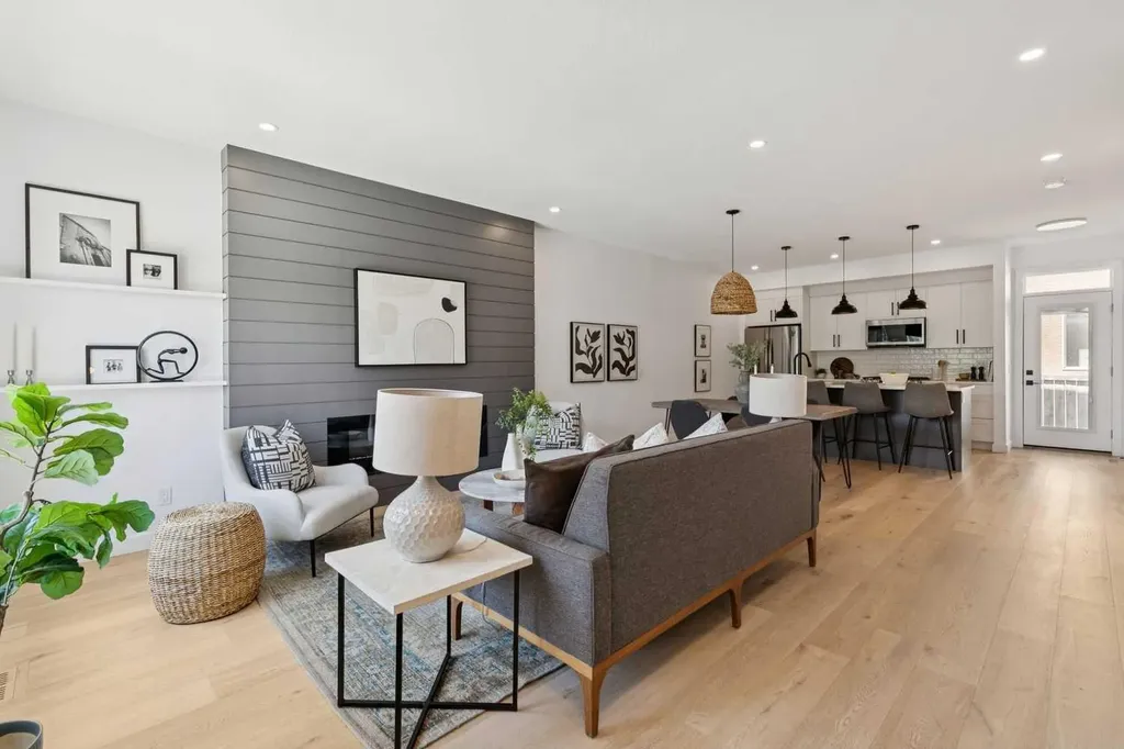 1927 42 Street NW Calgary AB T3B 5H1