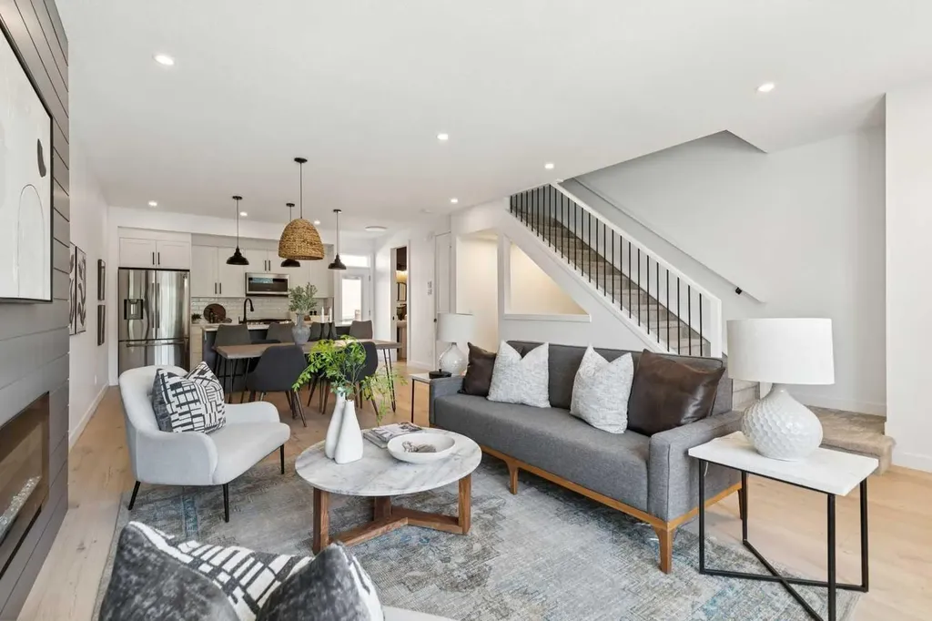 1927 42 Street NW Calgary AB T3B 5H1