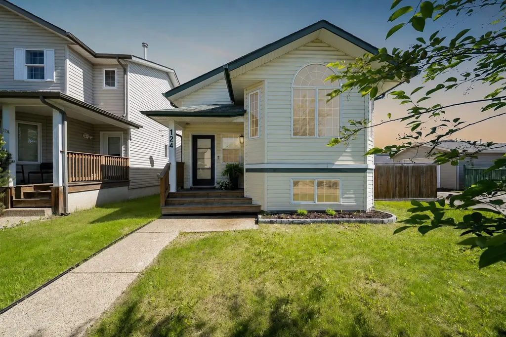124 Archibald Close Fort Mcmurray AB T9K 2P3