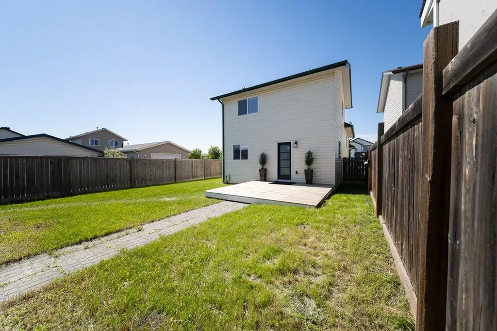 124 Archibald Close Fort Mcmurray AB T9K 2P3