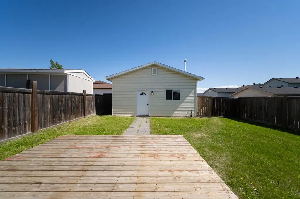 124 Archibald Close Fort Mcmurray AB T9K 2P3