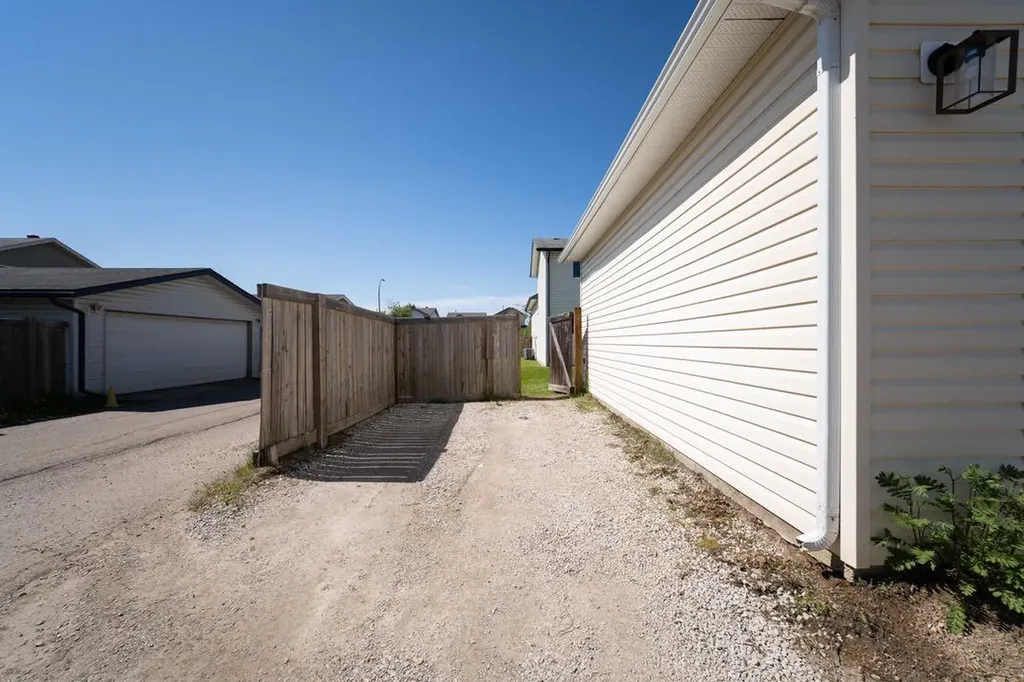 124 Archibald Close Fort Mcmurray AB T9K 2P3