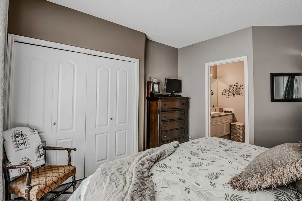 78 Prestwick Gardens SE Calgary AB T2Z3V2