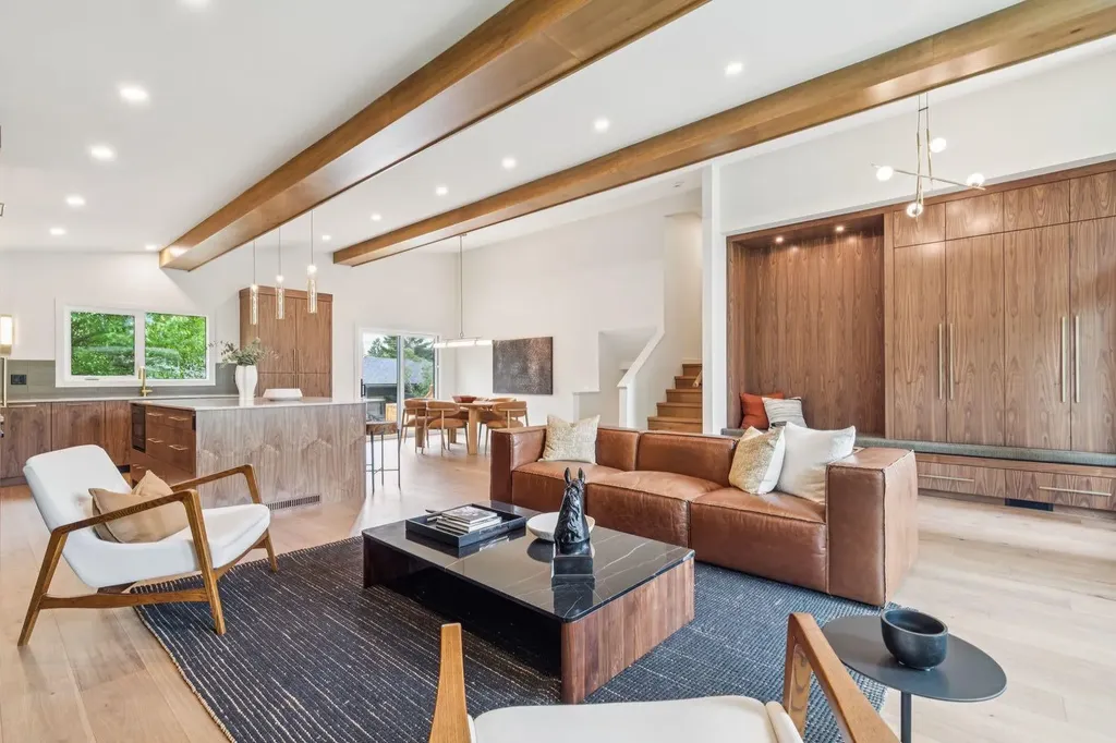 1311 Carlyle Road SW Calgary AB T2V 2T9